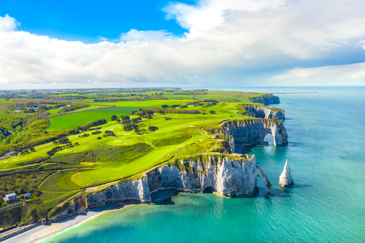 http://Picturesque%20Panoramic%20Landscape%20On%20The%20Cliffs%20Of%20Etretat.%20Natural%20Amazing%20Cliffs.%20Etretat,%20Normandy,%20France,%20La%20Manche%20Or%20English%20Channel.%20Coast%20Of%20The%20Pays%20De%20Caux%20Area%20In%20Sunny%20Summer%20Day.%20France